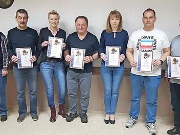 Die geehrten Tischtennissportler beim SC Haßlach: (v. l.) Vorsitzender Karlheinz Matthes, Franz Sünkel, Heike Toth, Harald Martin, Kristina Matthes, Andreas Strangia und Hans Schnappauf Foto: Hans Franz