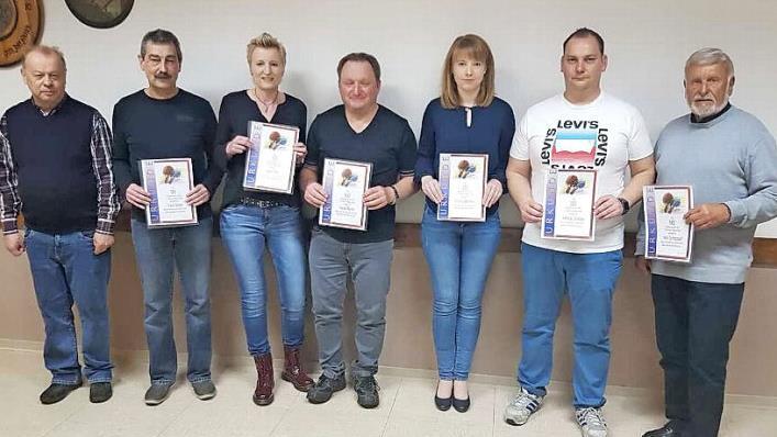 Die geehrten Tischtennissportler beim SC Haßlach: (v. l.) Vorsitzender Karlheinz Matthes, Franz Sünkel, Heike Toth, Harald Martin, Kristina Matthes, Andreas Strangia und Hans Schnappauf Foto: Hans Franz
