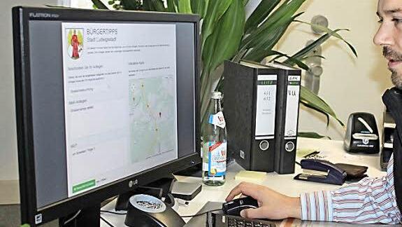 Geschäftsleitender Beamter Frank Ziener verspricht sich von "Sag's uns - Bürgertipps" eine effektivere Bearbeitung von Bürgeranliegen. Foto: Veronika Schadeck