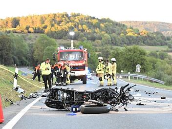 Auf einer Staatsstra&szlig;e in Franken hat sich ein schwerer Unfall ereignet. Foto: Bauernfeind/News5