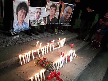Sinnbild einer Tragödie: Mit Kerzen wird den getöteten Journalisten in Frankreich gedacht. Vorfälle wie die Attacke auf "Charlie Hebdo" schüren auch in Deutschland Ängste vor dem Islam. Foto: dpa