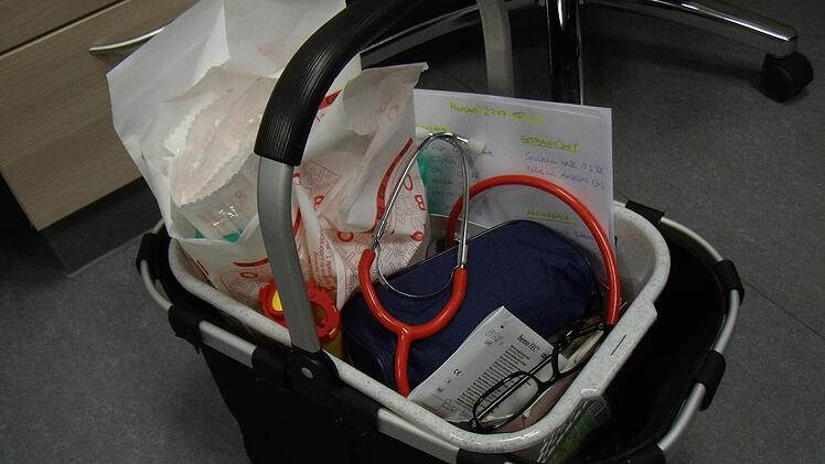 Der eine Korb wird zum Schutz in einen weiteren gepackt. Foto: Anette Schreiber