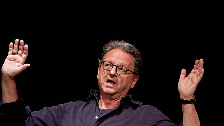 Mit sseinem neuen PRogram "Deppenmagnet" begeisterte Günter Grünwald seine Fans in Coburg. Foto: Jochen Berger