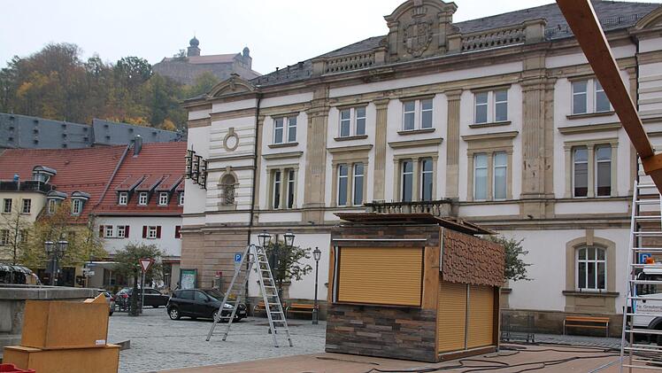 Der Aufbau für das Kulmbacher Wintedorf läuft auf Hochtouren.Foto: Stefanie Gleixner
