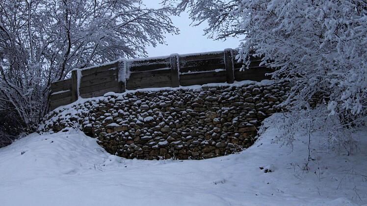 Ein Nachbau der Wallanlage der  Kelten, die hier einst lebten.  Fotos: Nikolas Pelke