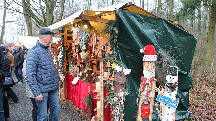 Streifzug durch den Weihnachtsmarkt Mitwitz, mit seinen rund 100  Verkaufst&auml;nden.Herbert Fischer