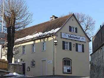 Der "Weberhof" ist ein Ortsbild prägendes Gebäude für Petzmannsberg. Fotos: Jochen Nützel
