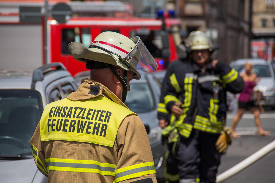 Feuerwehreinsatz in Fürth: Balkonmöbel brennen in der Südstadt