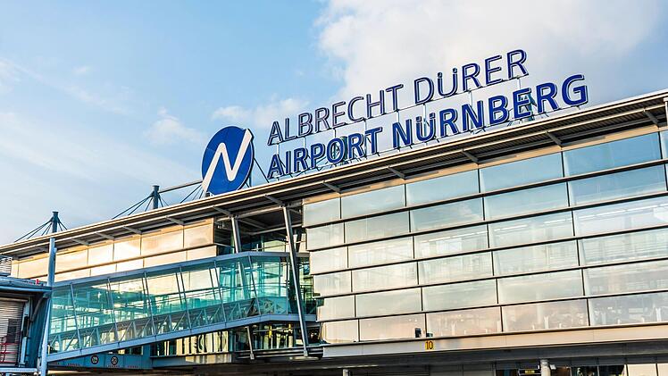 Flughafen Nürnberg: Urlaubsflieger startet komplett ohne Gepäck - Airport sieht keine andere Möglichkeit