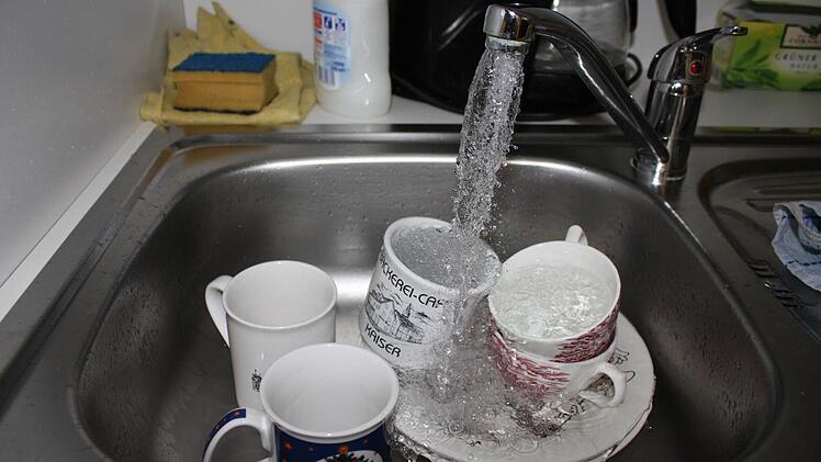 Auch beim Spülen kann man sparen - vor allem, wenn die Wassergebühren steigen, wie jetzt in der Gemeinde Adelsdorf.  Foto: Karina Brock4