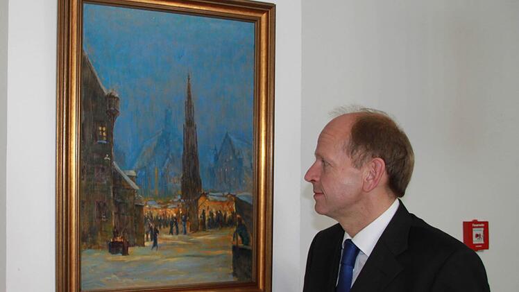 Der Leiter des Bildungszentrums, Michael Möslein, ist stolz darauf, die Bilder von Fritz Lamprecht in Kloster Banz dauerhaft zeigen zu können.