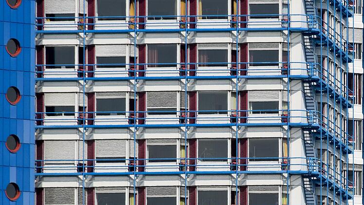Was passierte seit 2008 in der Gefäßchirurgie? Die Vorwürfe gegen einen Chefarzt haben das Krankenhaus am Bruderwald in eine schlimme Krise gestürzt.   Foto: Ronald Rinklef