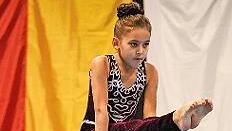 Perfekt ausgeführt: Anastasia Tschaikowski (unten) und Safiya Isina (oben) zeigen eine Hebefigur.