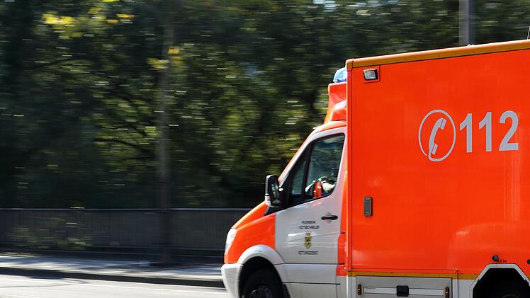 Kreis Bad Kissingen: Toter bei Unfall - Auto bis zur B-S&auml;ule eingedr&uuml;ckt