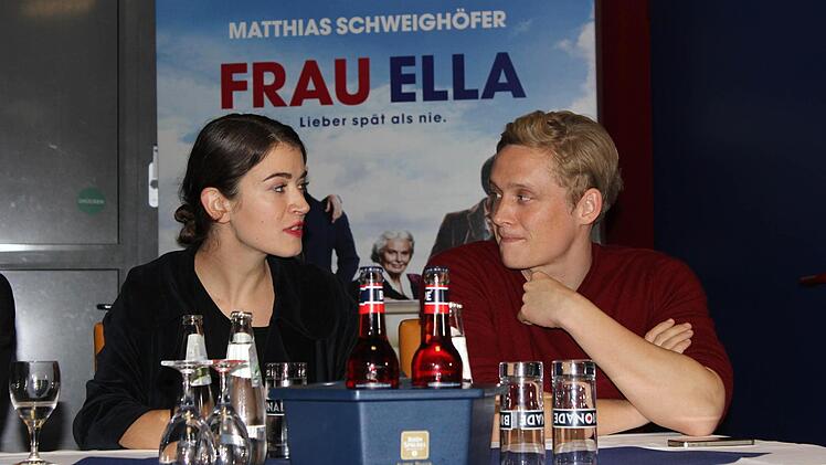 Wer gibt die Antwort? Du oder ich? Anna Bederke und Matthias Schweighöfer im Pressegespräch.