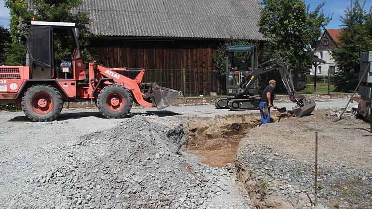 Zwischen dem Kirchweg und der Straße "Am Gräberfeld" in Mainleus entsteht ein Verbindungsweg.