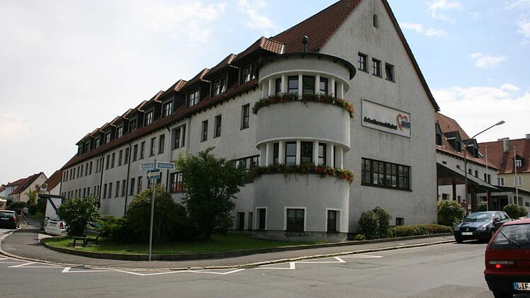 Mit Millionen-Aufwand wird die Kulmbacher Arbeiterwohlfahrt das Altenheim Am Rasen sanieren. Mit den Nachbarn hat man sich geeinigt, die gegen einen dreigeschossigen Anbau Sturm gelaufen sind. Foto: Arbeiterwohlfahrt Kulmbach