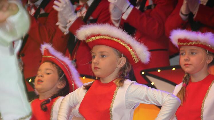 Sketche, Garden und allerlei Kurzweil  und Tanzeinlagen gab's beim Kinderbüttenabend.Veronika Schadeck