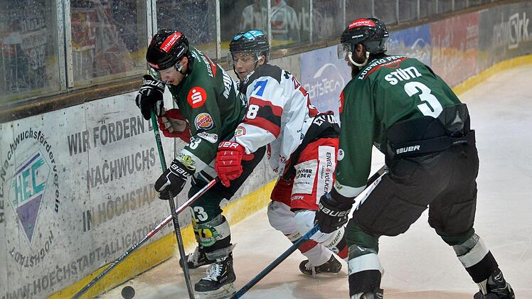 Jari Neugebauer (links) und Richard Stütz im Kampf um den Puck. Foto: Picturedreams