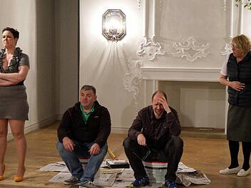 Heike Geißler, Stephan Schilling, Christian Hümmer und Wilhelmine Häusler bei einer Probe. Foto: Bühnentreff
