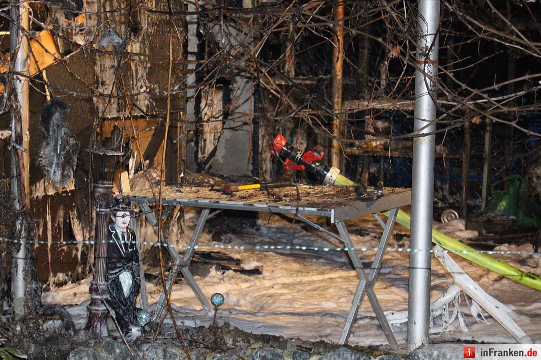 Zwei Gartenhäuser brennen in Bayreuth nieder