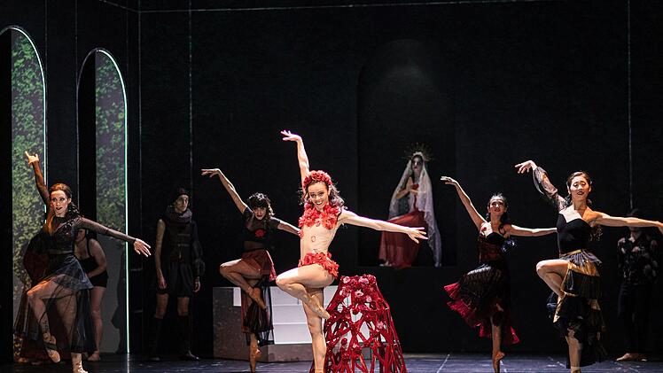 "Der Glöckner von Notre-Dame": Mark McClains Ballettabend nach dem Roman von Victor Hugo feierte erfolgreich Premiere am Landestheater Coburg.Foto: Sebastian Buff
