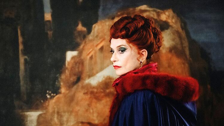 "Die Blutgr&auml;fin", die neueste Kino-Adaption des Stoffs, nimmt den grausigen Kult mit Humor. Isabelle Huppert spielt in der Horror-Kom&ouml;die die Titelfigur.