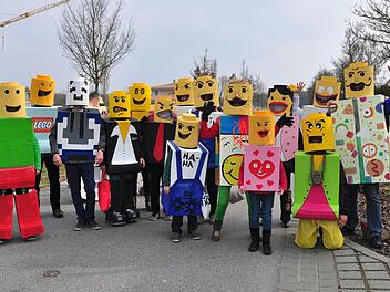 Als Lego-Figuren zeigten sich die Mitglieder des Autonomen Familienclubs in Wonfurt.