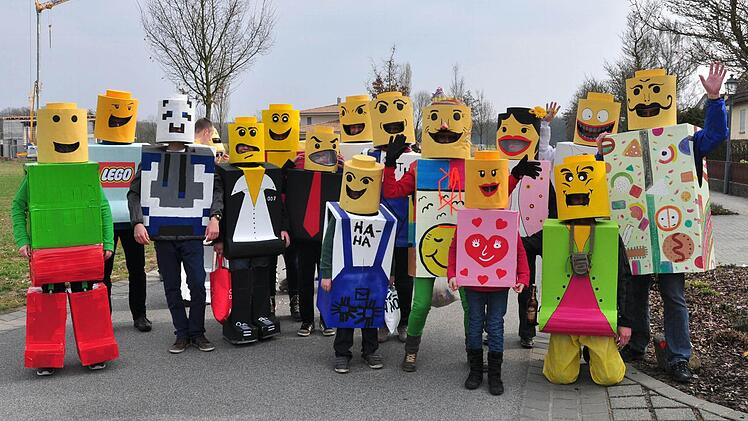 Als Lego-Figuren zeigten sich die Mitglieder des Autonomen Familienclubs in Wonfurt.