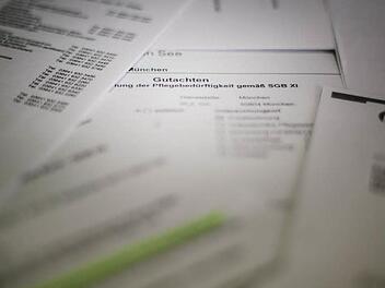 Eine medizinische Beurteilung hinsichtlich der Pflegestufe ihres Vaters machte Gabi T. sehr wütend.  Foto: Hendrik Steffens
