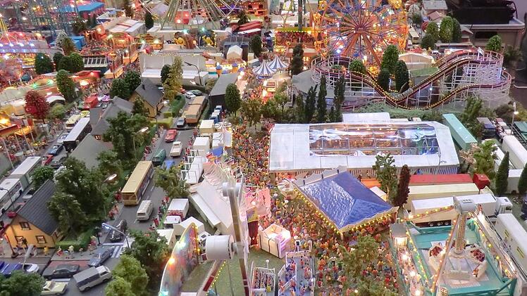 Viele Details gibt es auf der Anlage "Kirmes" des Fürthers Thorsten Rodriguez Fernandez zu entdecken. Er ist einer der Gäste bei der Ausstellung der Eisenbahnfreunde Coburg am 24. und 25. Februar im Autohaus Hommert. Foto: privat
