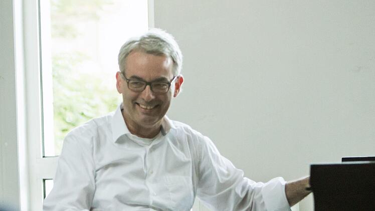 Virtuoser Tastenkünstler und begeisternder Musikerklärer: Der Pianist Markus Becker beeindruckte sein Publikum im Kunstverein.Foto:Jochen Berger