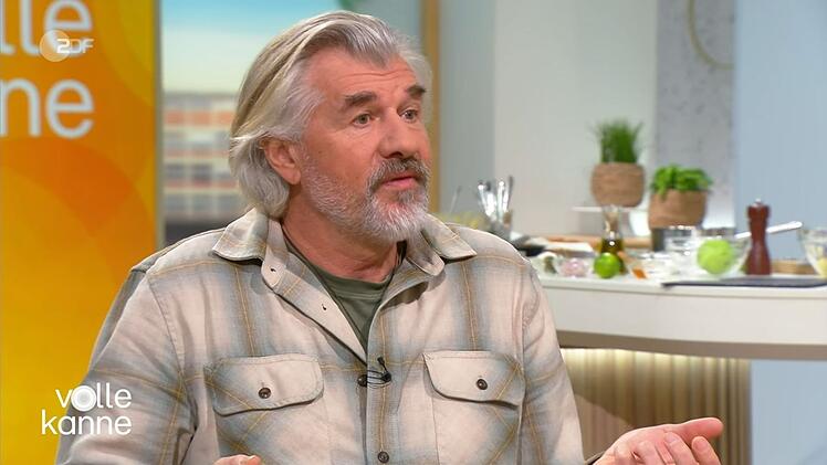 Daniel Morgenroth spricht bei "Volle Kanne" über Schauspiel-Gehälter: "Die Anfängergelder, die liegen immer noch bei unter 3.000 Euro brutto."