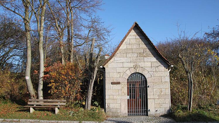 An der Friedenskapelle in Volkers muss der Rotdorn dran glauben...