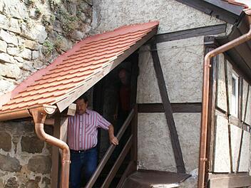 Das Dach am Eltmanner Stadtmauerturm ist wieder dicht. Er ist ein Überrest der Stadtmauer, die die Altstadt im 14. Jahrhundert umfasste und eine Länge von 950 Metern hatte.  Fotos: Sabine Weinbeer