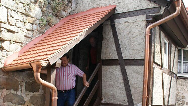 Das Dach am Eltmanner Stadtmauerturm ist wieder dicht. Er ist ein Überrest der Stadtmauer, die die Altstadt im 14. Jahrhundert umfasste und eine Länge von 950 Metern hatte.  Fotos: Sabine Weinbeer