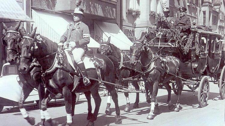 Diese historische Aufnahme zeigt die Bad Kissinger Postkutsche bei ihrer ersten Fahrt im Jahr 1939. Foto: Archiv Spiller