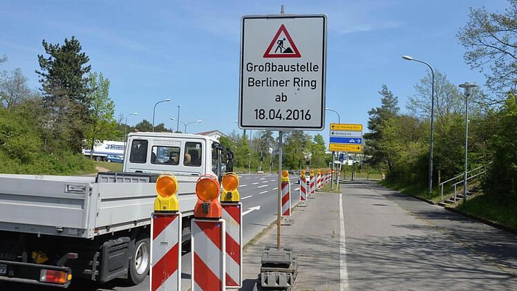 Ab Montag, 9. Mai, fließt der Verkehr auf dem Berliner Ring in Bamberg nur noch einspurig. Linksabbiegen in und aus der Forchheimer Straße (im Bild) ist nicht mehr möglich.  Foto: Ronald Rinklef
