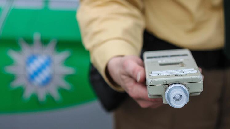 Im zweiten Versuch hat die Polizei im Augsburger Stadtteil G&ouml;ggingen 5,2 Promille bei einer v&ouml;llig betrunkenen 39-J&auml;hrigen gemessen. Symbolfoto: Christopher Schulz