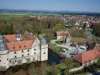 Äußerlich nach wie vor unverändert: In seiner aktuellen Form ist das Wasserschloss schon 400 Jahre alt. Foto: Siegmund Katholing