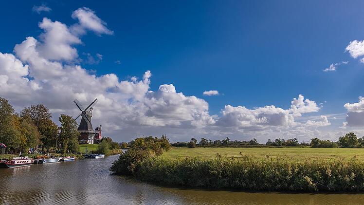 Die Windmühlen in Greetsiel sind immer einen Besuch wert.
