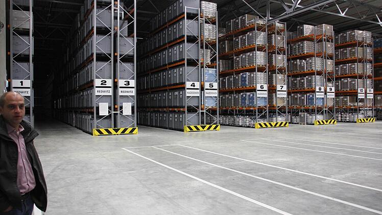 Kaum einer hat's gemerkt, aber die Hochregallager im neuen Logistik-Zentrum sind schon fast voll.