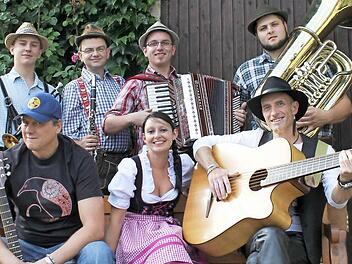 Kabarett, traditionelles Liedgut und moderne Eigenkompositionen in fränkischer Mundart präsentieren Nadine Kraus, Fei Fränkisch Gell und AufgeBasst am 20. September, ab 20 Uhr im Schützenheim in Neuses.  Foto: privat