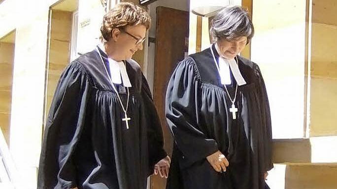 Dekanin Schürmann (l.) und Regionalbischöfin Elisabeth Hann von WeyhernFoto: Petra Malbrich