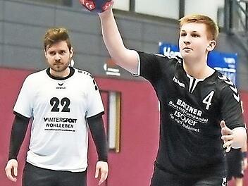 Mit acht Toren war Til Batzner (rechts), der aufgrund der von zahlreichen Ausfällen als Jugendspieler aushalf, erfolgreichster Eberner Torschütze bei der Niederlage bei Hut/Ahorn.  Foto: Ryan Evans