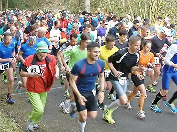 Dieses Bild vermittelt einen Eindruck davon, wie viele Teilnehmer sich an dem Halbmarathon immer beteiligen.  Foto: Hartmut Neubauer