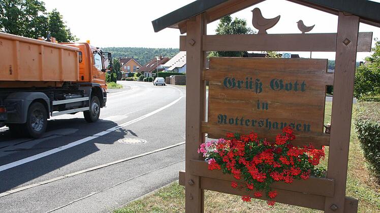 Baubeginn ist am Ortseingang von der Schwarzen Pfütze kommend...Foto: Ralf Ruppert
