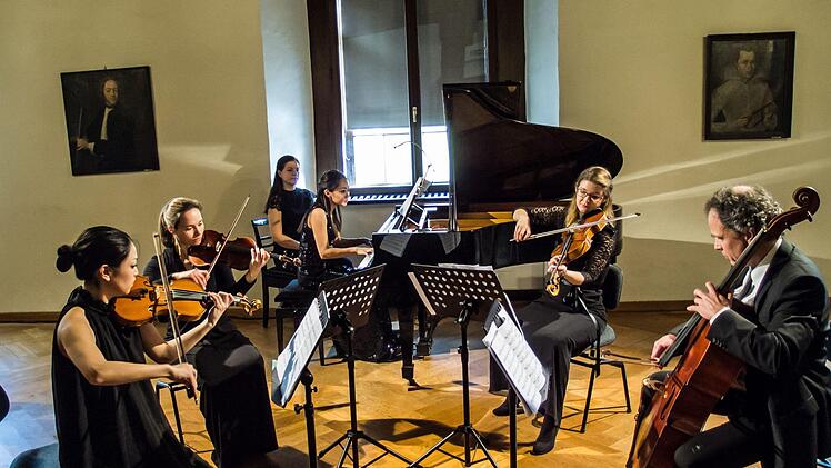 Mitreißend musiziert: Werke von Frank Bridge und Edward Elgar erklang beim Coburger Rathauskonzert.Foto: Jochen Berger