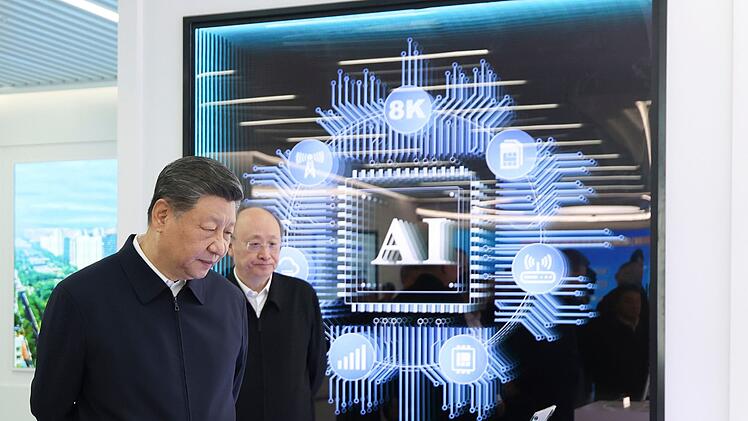 Chinas Pr&auml;sident Xi besucht IT-Innovationspark