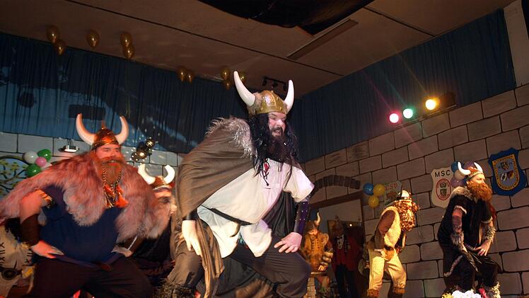 Das Männerballett aus Küps glänzte als Wikinger.